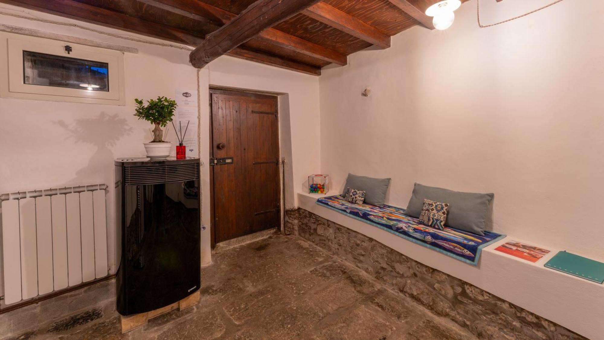 La Casa Delle Pietre Parlanti - Casa In Pietra Ai Piedi Del Parco Delle 5 Terre Acomodação com café da manhã Biassa Exterior foto