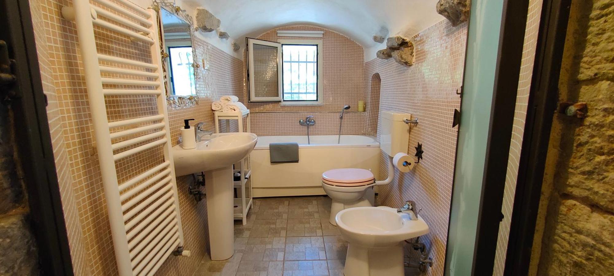 La Casa Delle Pietre Parlanti - Casa In Pietra Ai Piedi Del Parco Delle 5 Terre Acomodação com café da manhã Biassa Exterior foto