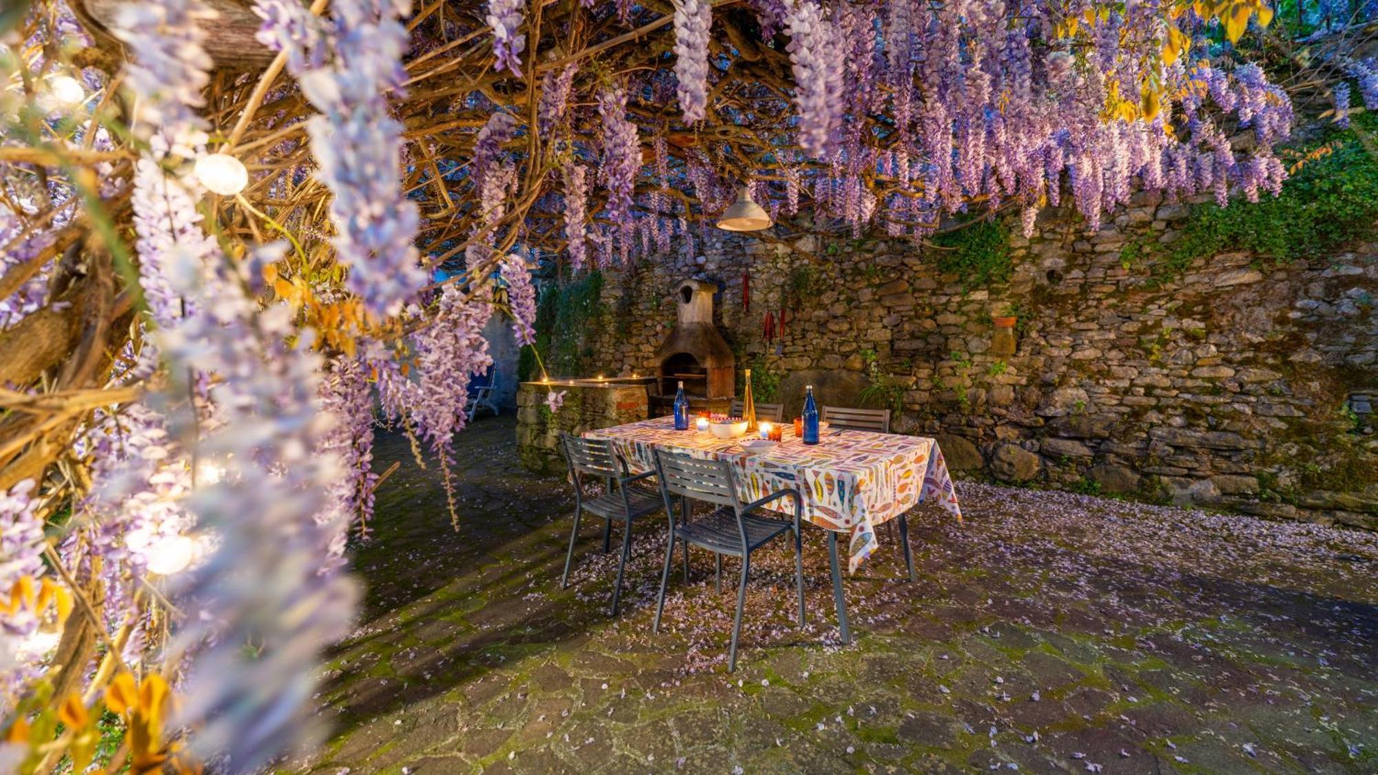 La Casa Delle Pietre Parlanti - Casa In Pietra Ai Piedi Del Parco Delle 5 Terre Acomodação com café da manhã Biassa Exterior foto